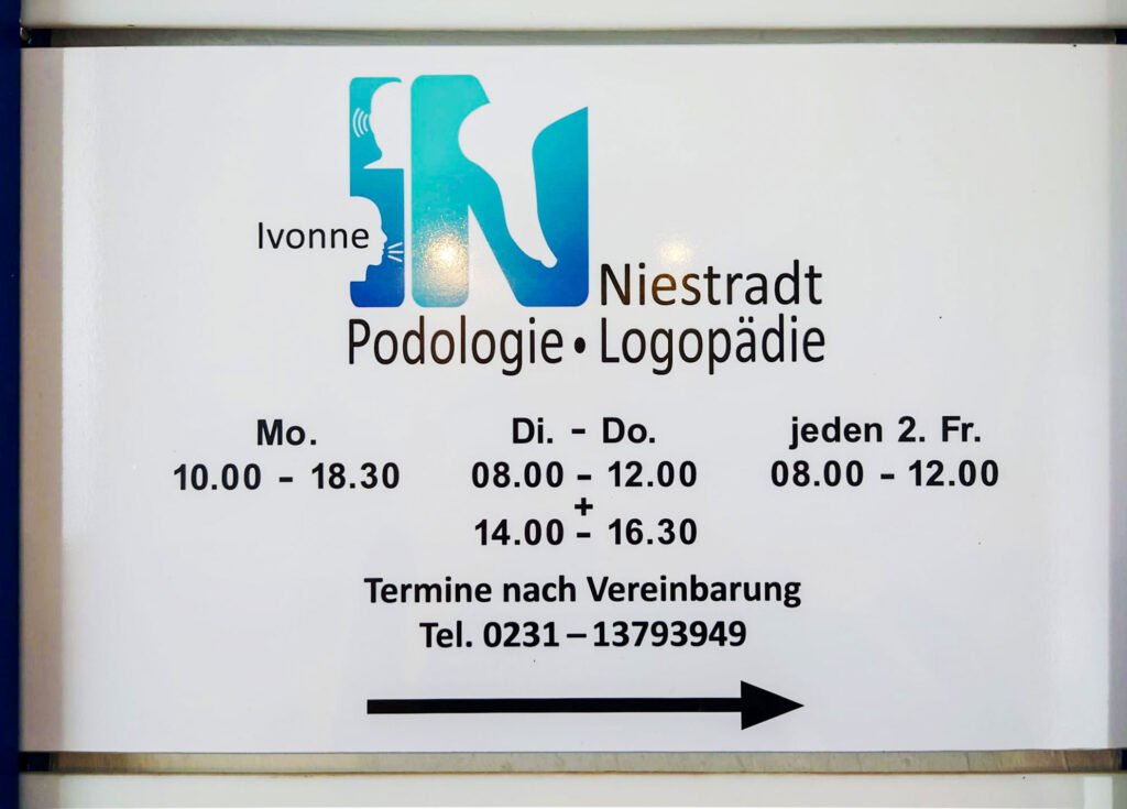Firmenschild Podologie und Logopädie Niestradt